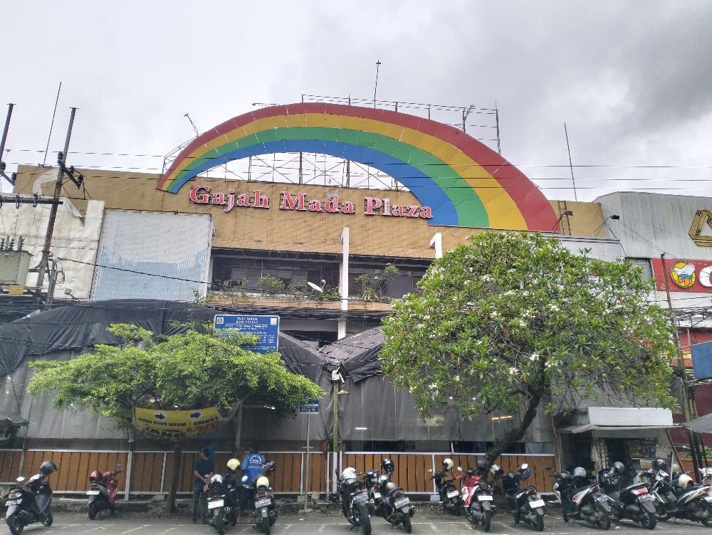 GAJAH MADA PLAZA, PUSAT PERBELANJAAN LEGENDARIS DI MALANG YANG TETAP BERTAHAN DI ERA MODERN