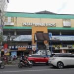 PASAR TERPADU DINOYO, PUSAT EKONOMI TRADISIONAL YANG MENOLAK REDUP