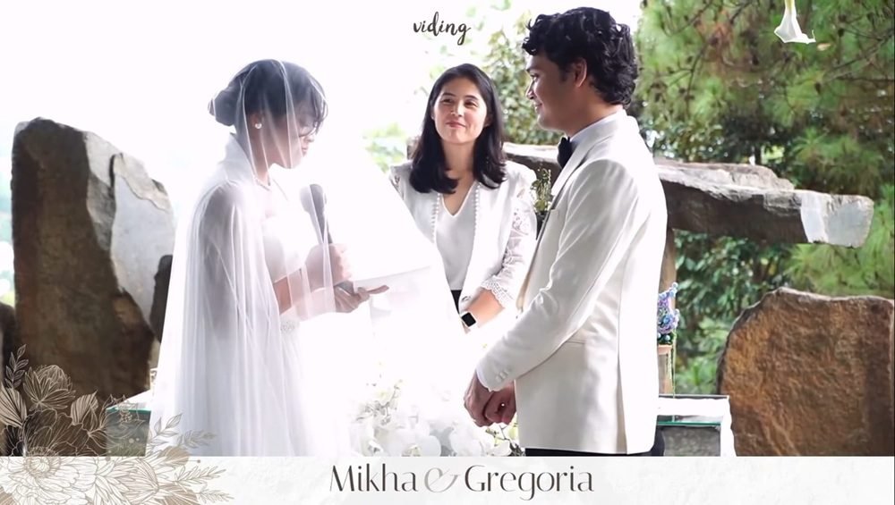 MOMEN BAHAGIA MIKHA ANGELO DAN GREGORIA MARISKA SETELAH UCAP JANJI SUCI