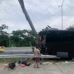 BUS BRIMOB TABRAK DUADRILL DI TOL PANDAAN-MALANG, PENGEMUDI MENINGGAL DUNIA