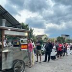 RELA ANTRI DEMI NIKMATI TAHU CAMPUR LEGENDARIS DI KOTA MALANG