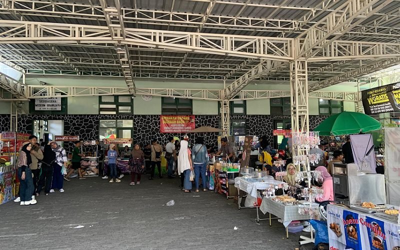 BAZAR CFD DI MUSEUM BRAWIJAYA SETIAP HARI MINGGU SELALU PENUH PENGUNJUNG