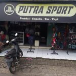 PUTRA SPORT, TOKO SEPATU DAN SANDAL LENGKAP DI SUKOLILO DENGAN HARGA TERJANGKAU