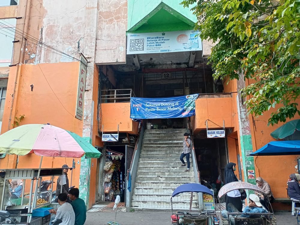 PEDAGANG PASAR BESAR MALANG TOLAK PEMBONGKARAN SETUJU PERBAIKAN
