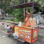 INOVASI GEROBAK MODERN, PENJUAL KOPI KELILING DI MALANG RAIH OMZET BESAR