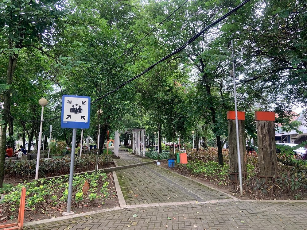 WARGA LOKAL MALANG JADIKAN TAMAN SLAMET TEMPAT UNTUK BERSANTAI