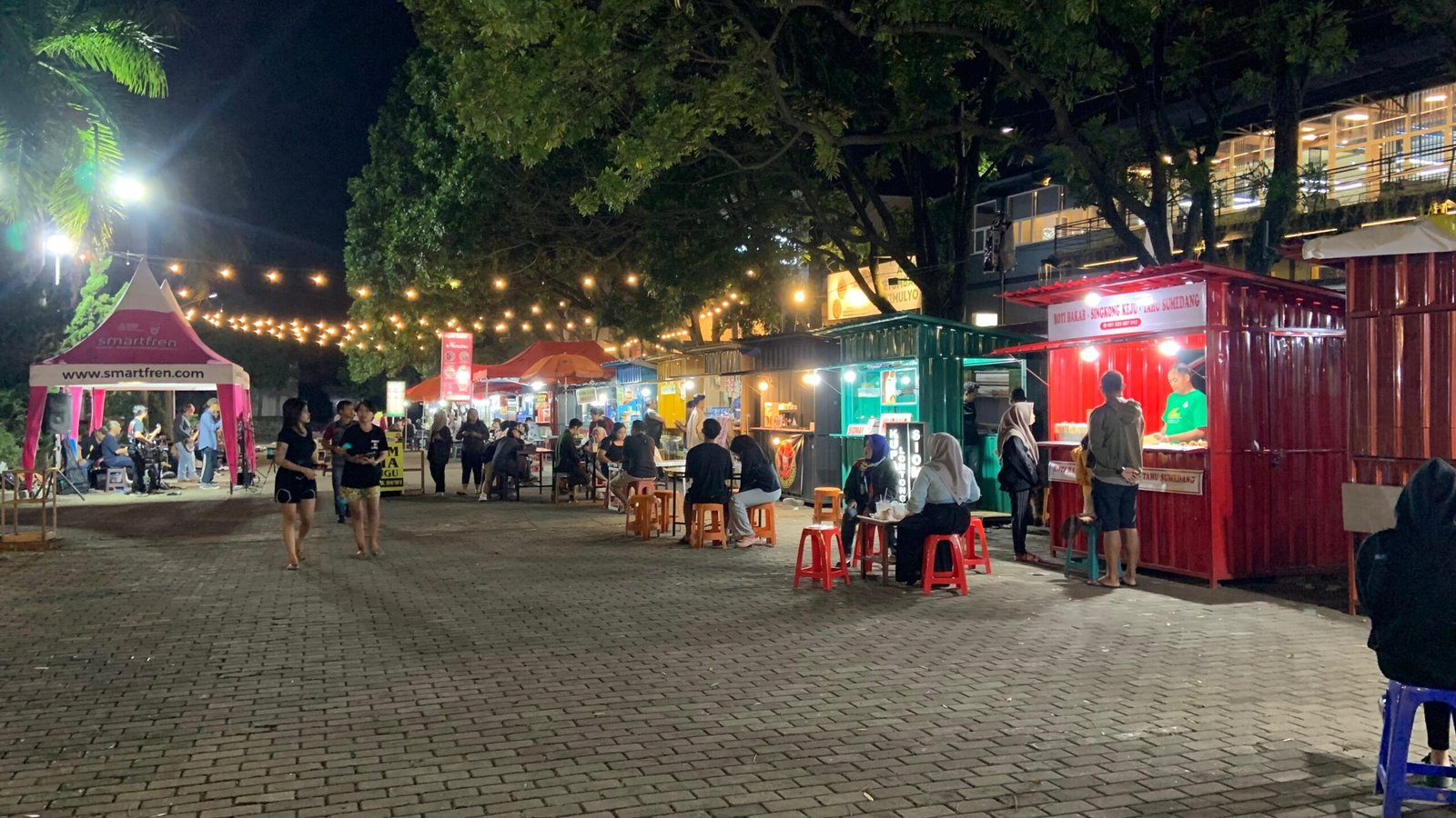 MENJELAJAHI TAMAN KRIDA, STREET FOOD NIKMAT DAN HARGA BERSAHABAT