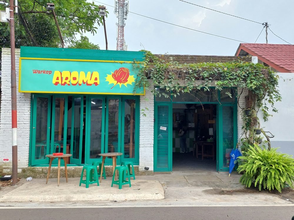 WARUNG KOPI AROMA, TEMPAT NONGKRONG SANTAI MURAH MERIAH