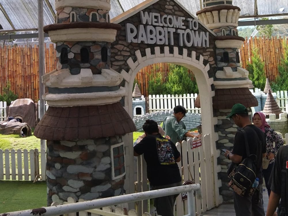 FLORAWISATA SANTERRA DE LAPONTE MALANG WISATA KELUARGA RAMAH DI KANTONG