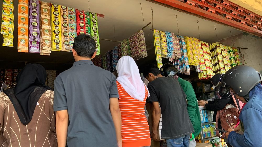 TOKO BAHAN KUE BERKAT GANDA RAMAI PENGUNJUNG SAAT BULAN RAMADAN