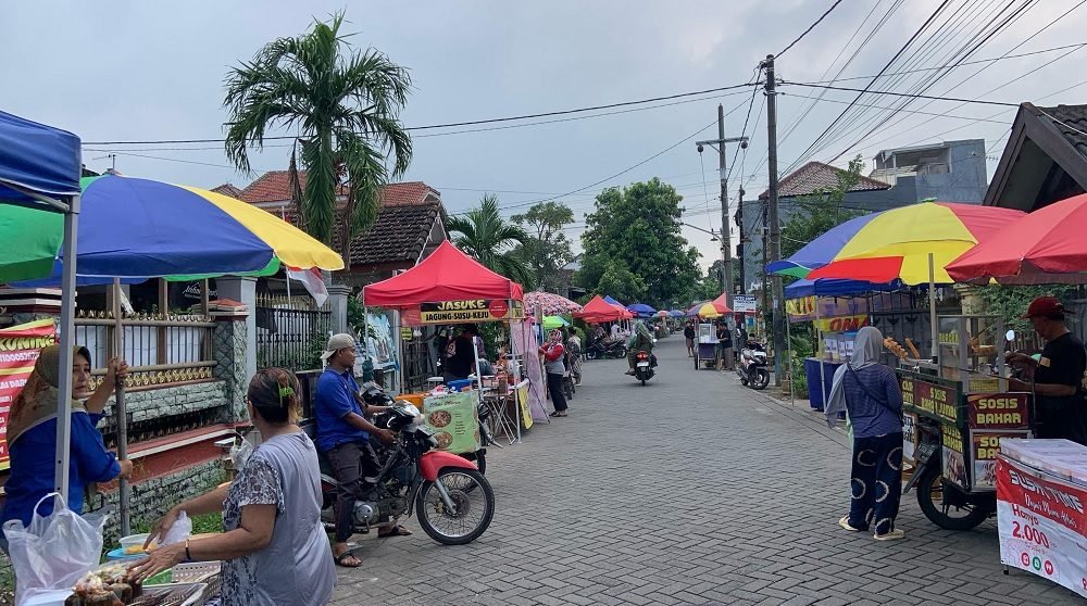 ANTUSIASME PARA PEDAGANG BAZAR RAMADAN DI PERUMAHAN CHANDRA KARTIKA KABUPATEN PASURUAN