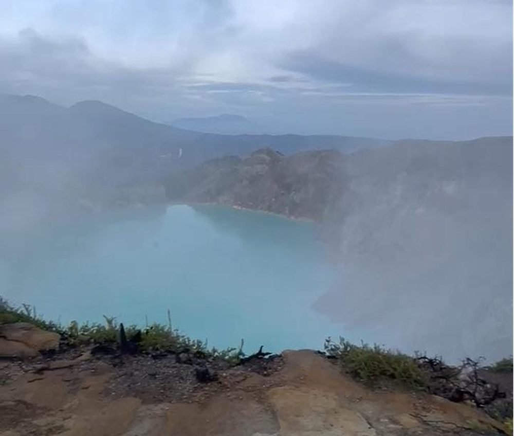 KAWAH GUNUNG IJEN BANYUWANGI, PANORAMA ALAM DAN FENOMENA API BIRU YANG MENAKJUBKAN