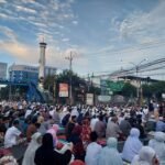 RIBUAN JAMAAH PADATI MASJID SABILILLAH MALANG UNTUK SALAT IDUL FITRI 1446 H