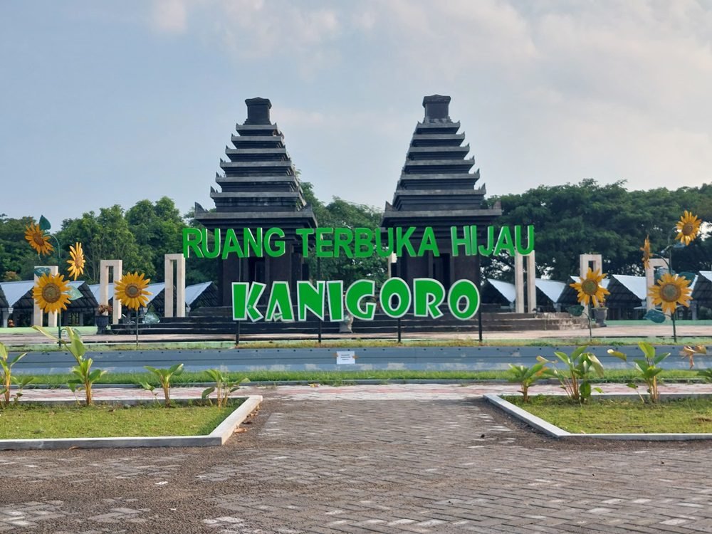 RUANG TERBUKA HIJAU, PILIHAN SPOT NGABUBURIT DI KANIGORO BLITAR