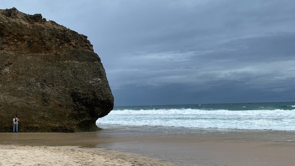 WISATA PANTAI LUMBUNG DI TULUNGAGUNG, KEINDAHAN TERSEMBUNYI DI BALIK MEDAN SULIT