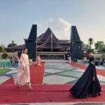ETNIKA MODEL MANAGEMENT GELAR BLITAR ISLAMIC FASHION RUNWAY 2025 SEBAGAI AJANG UNTUK BERBAGI