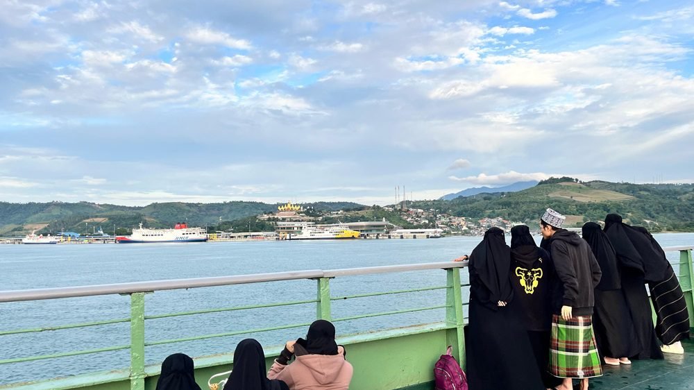 MENJELANG LEBARAN, ARUS MUDIK MENYEBABKAN KEMACETAN DI JALUR LAUT