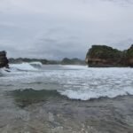 PANTAI BATU BENGKUNG, KEINDAHAN ALAM YANG MEMUKAU DI MALANG SELATAN