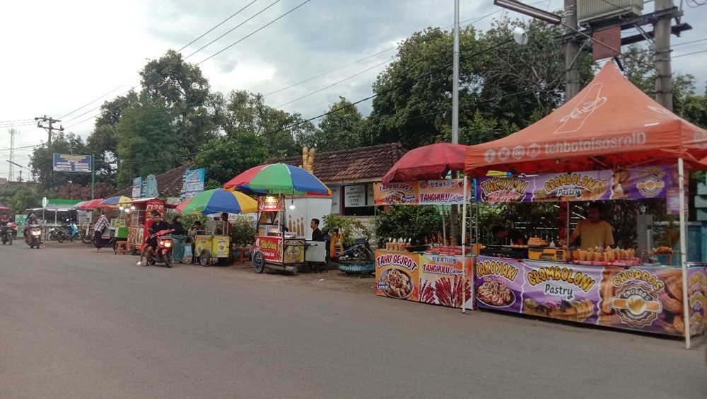 PASAR SORE BADAS, MERIAHKAN RAMADAN SEKALIGUS DONGKRAK EKONOMI WARGA