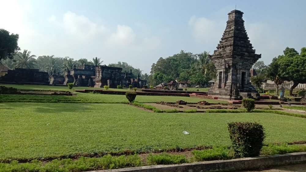 CANDI PENATARAN, DESTINASI WISATA SEJARAH YANG BISA DIKUNJUNGI DI BLITAR