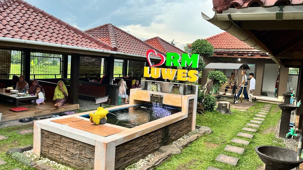 RUMAH MAKAN LUWES, DESTINASI KULINER DARI LAMPUNG TIMUR YANG WAJIB DICOBA
