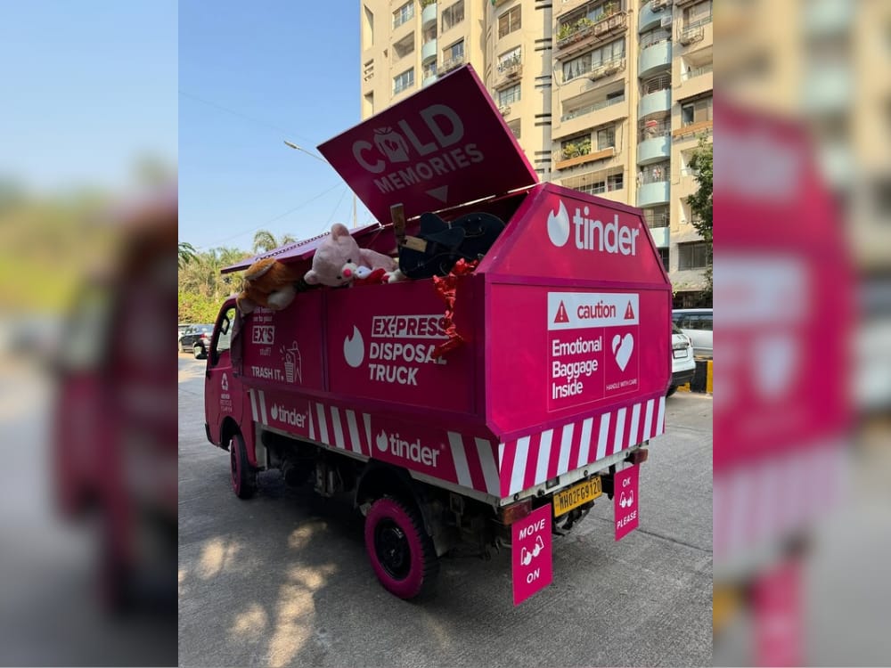 TINDER LUNCURKAN TRUK 'EX-PRESS DISPOSAL' DI MUMBAI, AJAK WARGA BUANG KENANGAN MANTAN