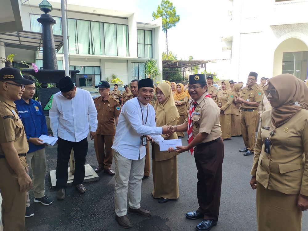DUKUNG FASILITAS IBADAH DI SEKOLAH, BAZNAS KOTA MALANG BANTU RENOVASI MUSHOLA SEKOLAH