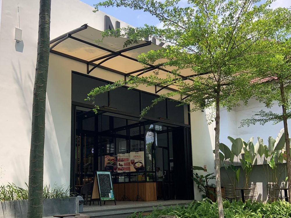 MENYEDIAKAN TEMPAT LUAS DAN NYAMAN, NAIKI MENJADI KAFE YANG DIGEMARI PENGUNJUNG DI KOTA MALANG