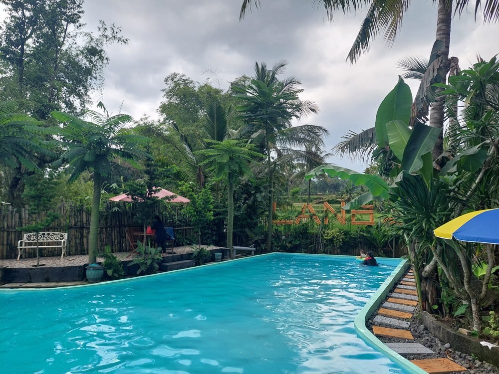 LANGLANG WATERPLAY, TEMPAT PEMANDIAN YANG SUGUHKAN PEMANDANGAN ALAM SERTA RESTORAN DI SINGOSARI