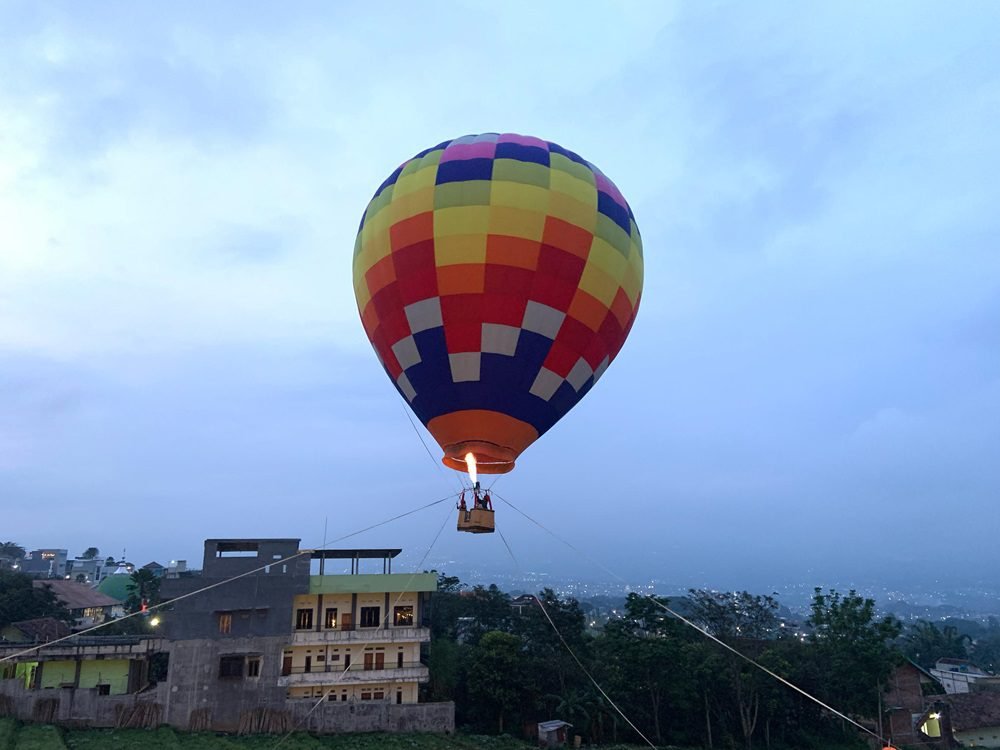 WAHANA BARU DAN SERU PAOLO FEST, SENSASI TERBANG DENGAN BALON UDARA DI KOTA BATU