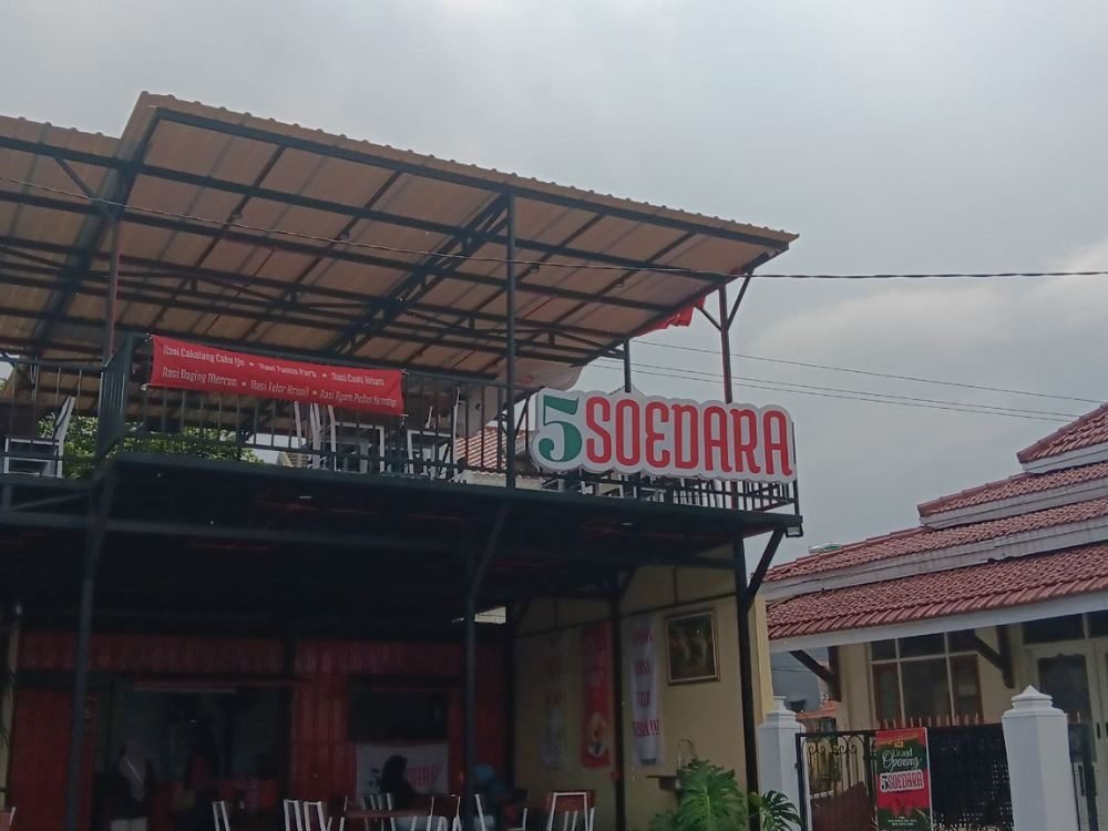 SENTRA KULINER BARU DI SAMPING RADIO REPUBLIK INDONESIA (RRI), JADI TEMPAT NONGKRONG FAVORIT