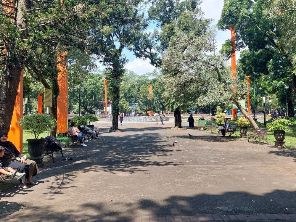 TAK SEKADAR TEMPAT BERSANTAI, BERIKUT 5 FASILITAS MENARIK DI ALUN-ALUN KOTA MALANG