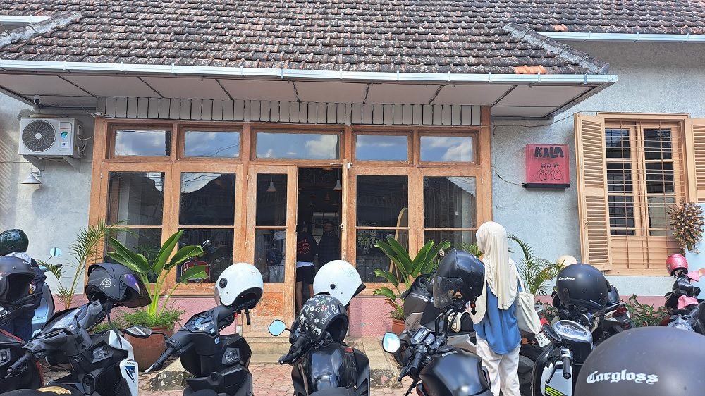 KALM COFEE DAILY, INOVASI KAFE DENGAN KONSEP MENU YANG MENARIK DI KOTA MALANG