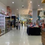 SUASANA PAGI DI MALL OLYMPIC GARDEN, KESIBUKAN PARA PENJUAL DAN PETUGAS MENJELANG JAM OPERASIONAL