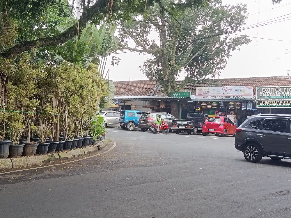 JALANAN DI SEKITAR PASAR SPLENDID TERLIHAT LENGANG, MEMBERIKAN KENYAMANAN BAGI PENGUNJUNG