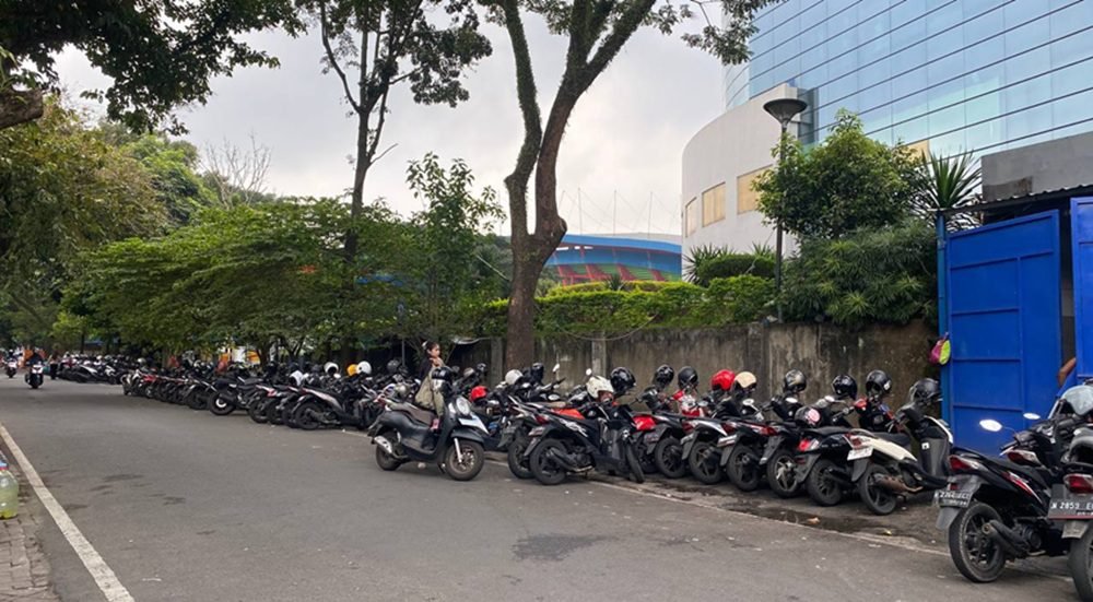 PARKIRAN LUAR MALL OLYMPIC GARDEN (MOG) CENDERUNG LENGGANG DI HARI KERJA, MENINGKAT SAAT AKHIR PEKAN