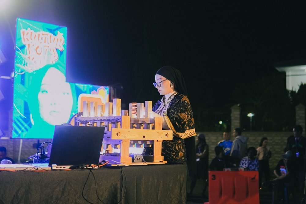 DARI KINCIA AIA HINGGA KULABABONG, MAUMERELOGIA 5: MERAWAT KULTUR KOTA MELALUI RUANG PENTAS, NARASI, DAN DIALOG BUDAYA