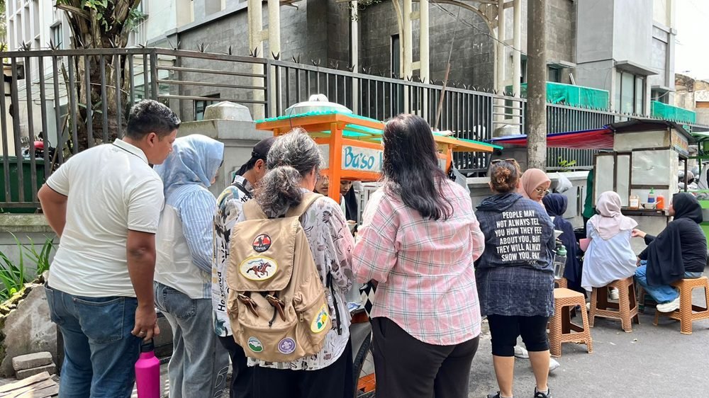 PEDAGANG BA'SO BNI CABANG UB KIAN RAMAI, JADI FAVORIT MAHASISWA DAN WARGA SEKITAR