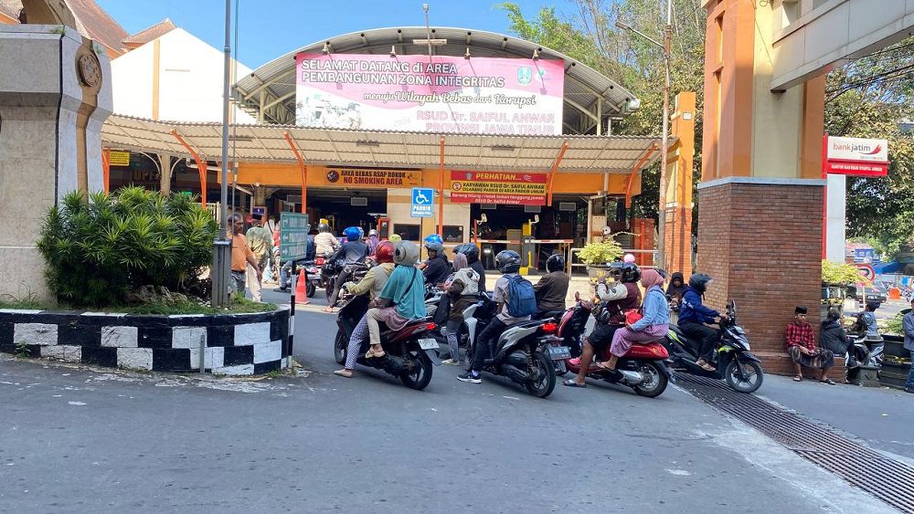DIKELOLA OLEH VENDOR KEDUA, PENGELOLAAN PARKIR DI RUMAH SAKIT SAIFUL ANWAR BERJALAN LANCAR