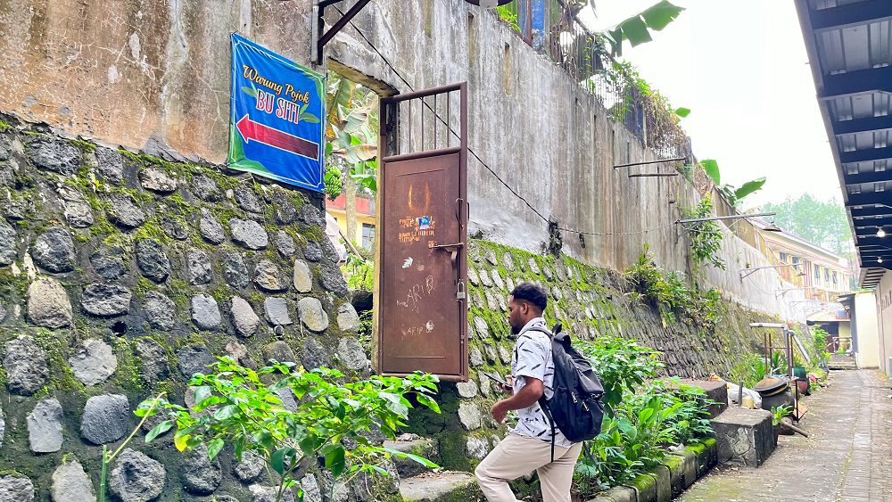 PINTU DORAEMON DI KAMPUS UM, AKSES ALTERNATIF YANG UNIK DAN JARANG DIKETAHUI MAHASISWA