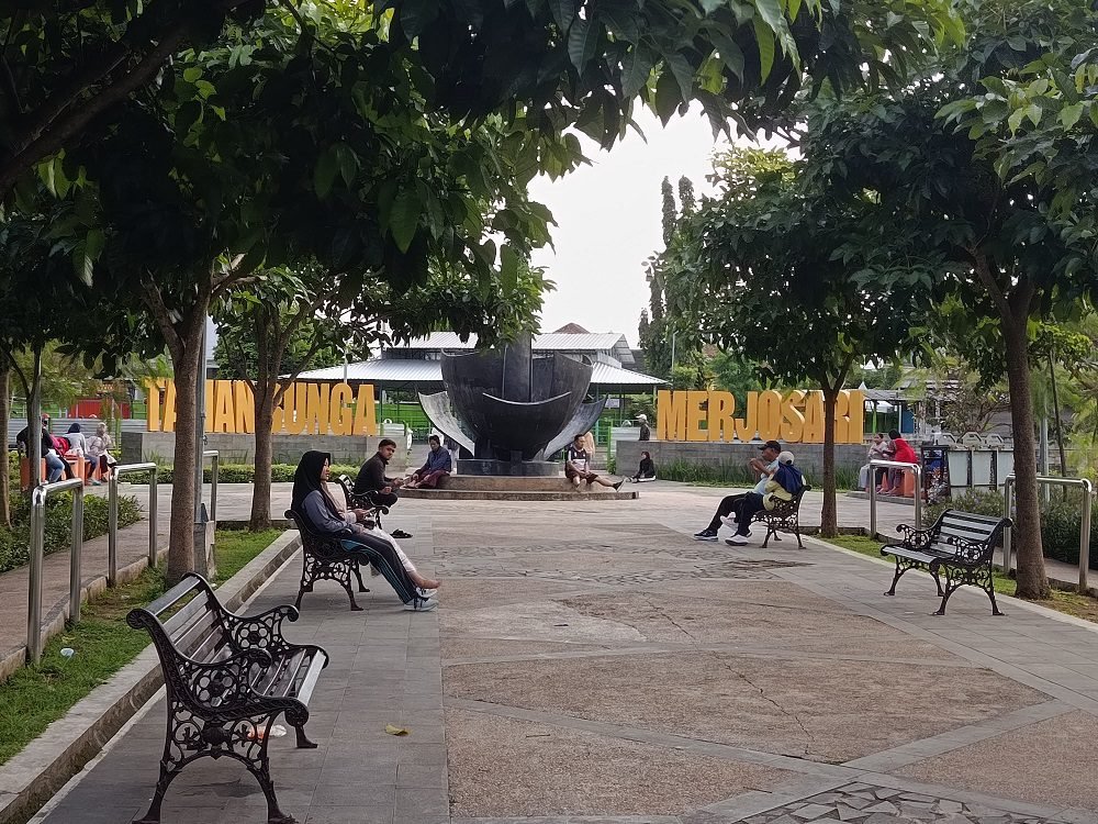 TAMAN BUNGA MERJOSARI TETAP RAMAI DIKUNJUNGI DI HARI BIASA MAUPUN HARI LIBUR