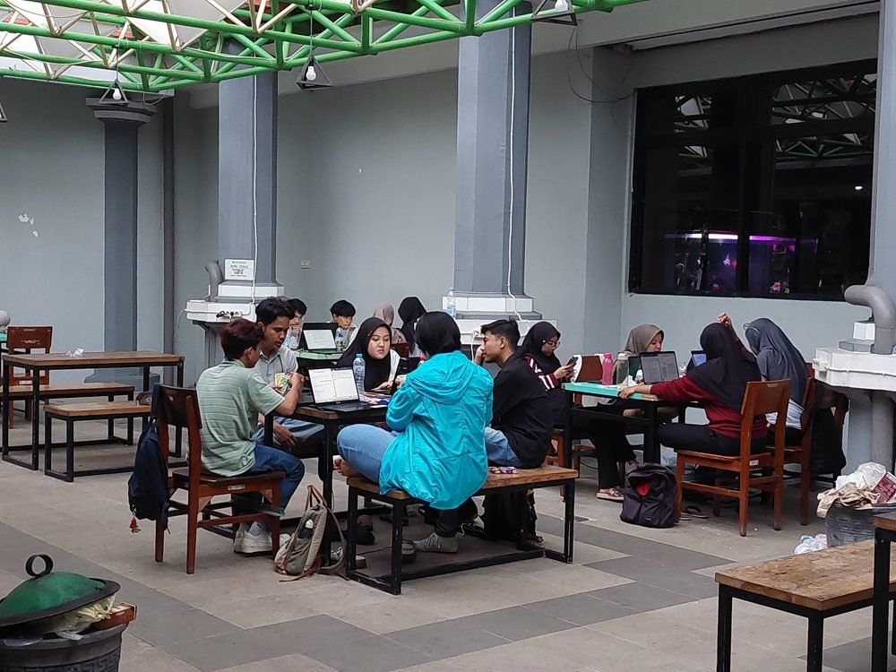 UNIVERSITAS NEGERI MALANG MASIH RAMAI DIPADATI MAHASISWA SAAT CUTI KULIAH