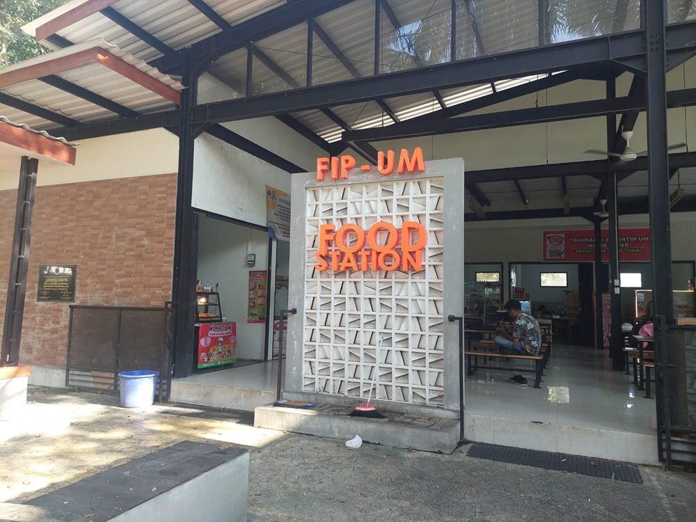 FOOD STATION FIP UM, TEMPAT FAVORIT MAHASISWA UNTUK BERSANTAI DAN MAKAN HEMAT