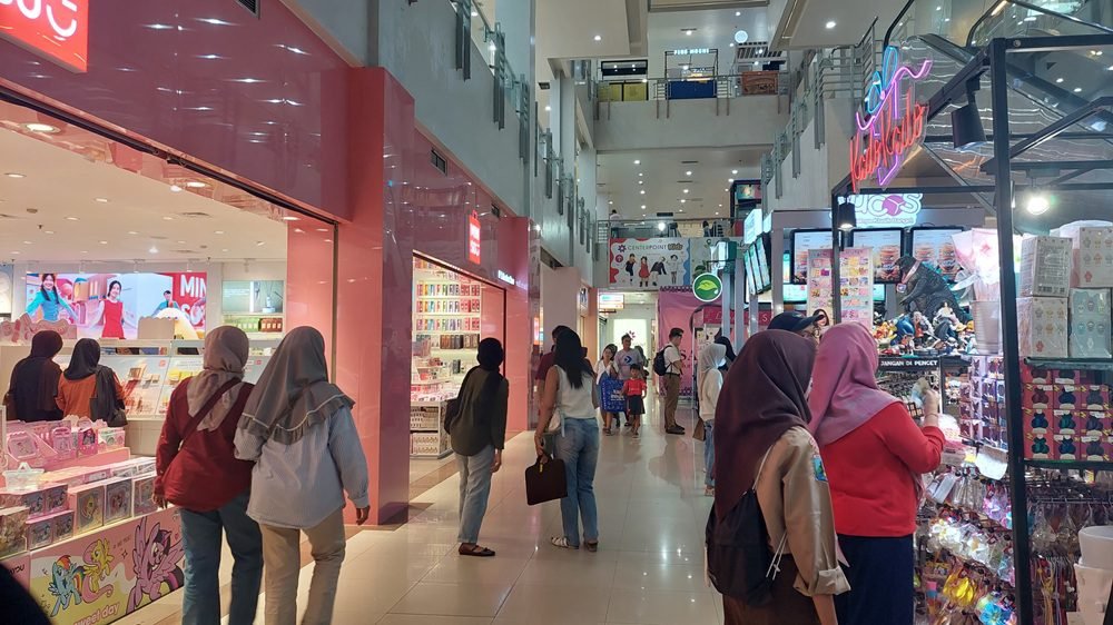 MENJELANG AKHIR PEKAN, MALL OLYMPIC GARDEN MULAI DIPADATI PENGUNJUNG