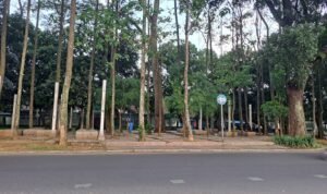 RUANG TERBUKA DI DEPAN UNIVERSITAS NEGERI MALANG JADI OASE PUBLIK DI TENGAH KOTA