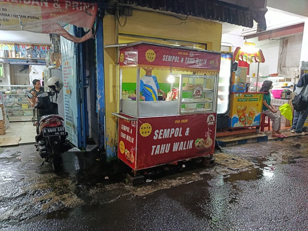 SEMPOL DAN TAHU WALIK PAK IMAM, CAMILAN MURAH MERIAH DI SUMBERSARI