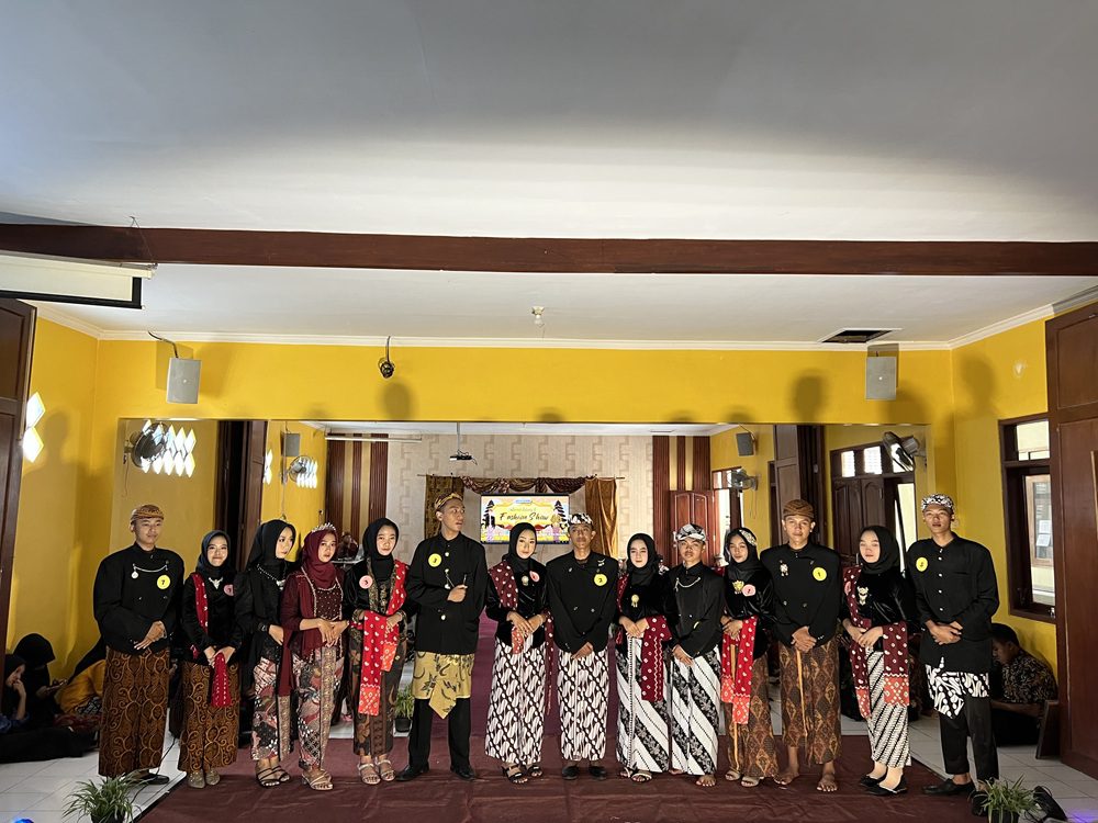 ASISTENSI MENGAJAR DI SMK MA’ARIF NU 04 PAKIS MOMEN TUMBUH BERSAMA MAHASISWA PJKR UM