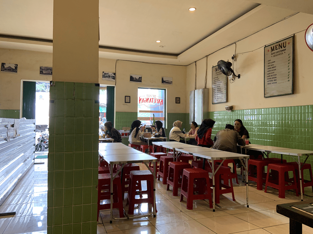 DEPOT KAYUTANGAN, DESTINASI KULINER MELEGENDA SEJAK 1998 DI KOTA MALANG