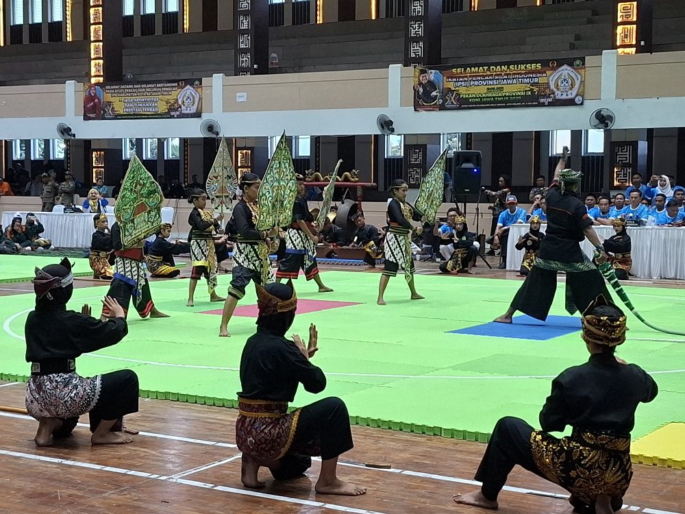 PEMBUKAAN CABOR PENCAK SILAT PORPROV JATIM IX DI UIN MALANG: PERPADUAN SPORTIVITAS DAN BUDAYA LOKAL