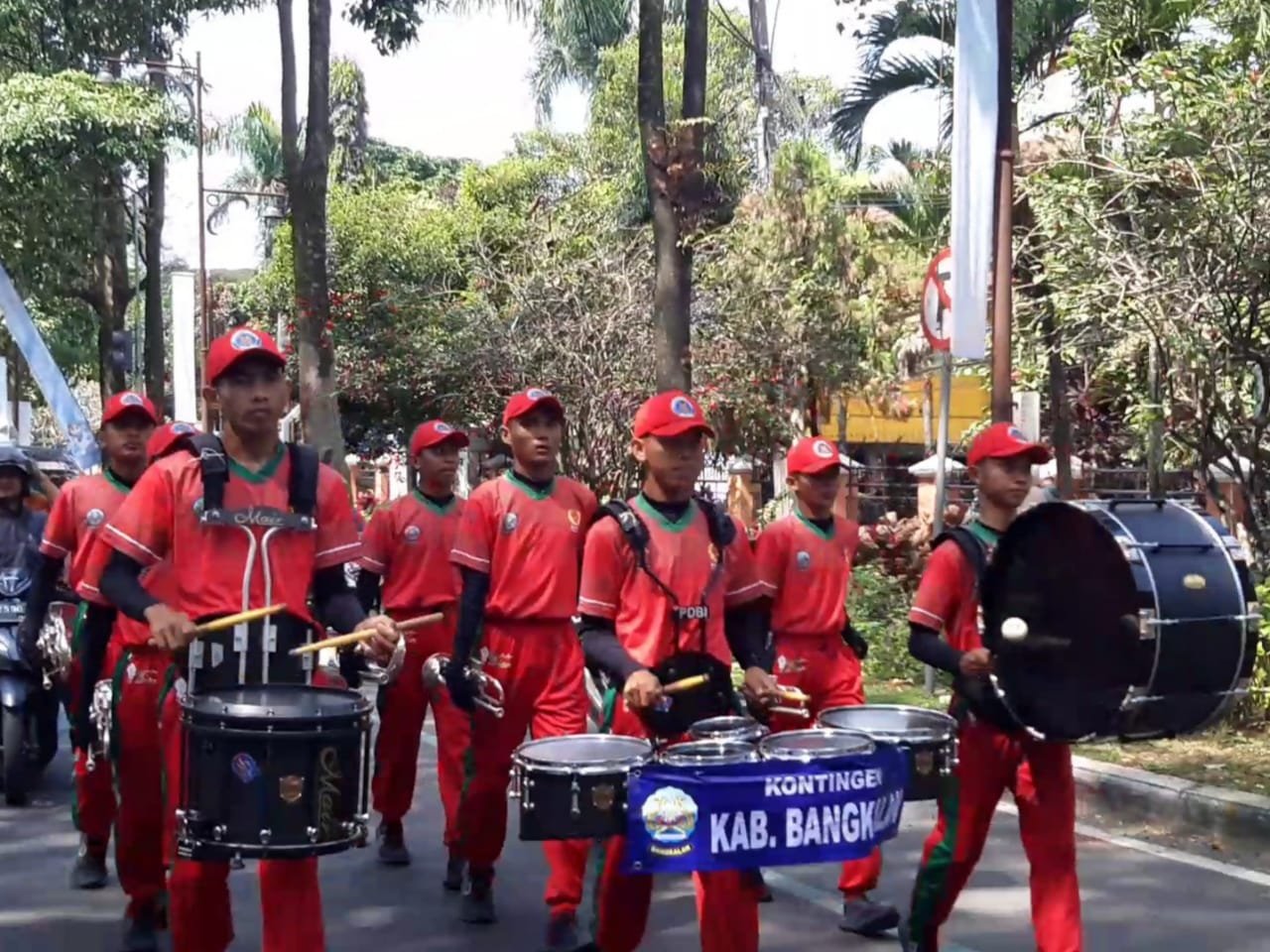 LOMBA DRUM BAND PORPROV SEBABKAN KEMACETAN DI SEKITAR IJEN, MALANG
